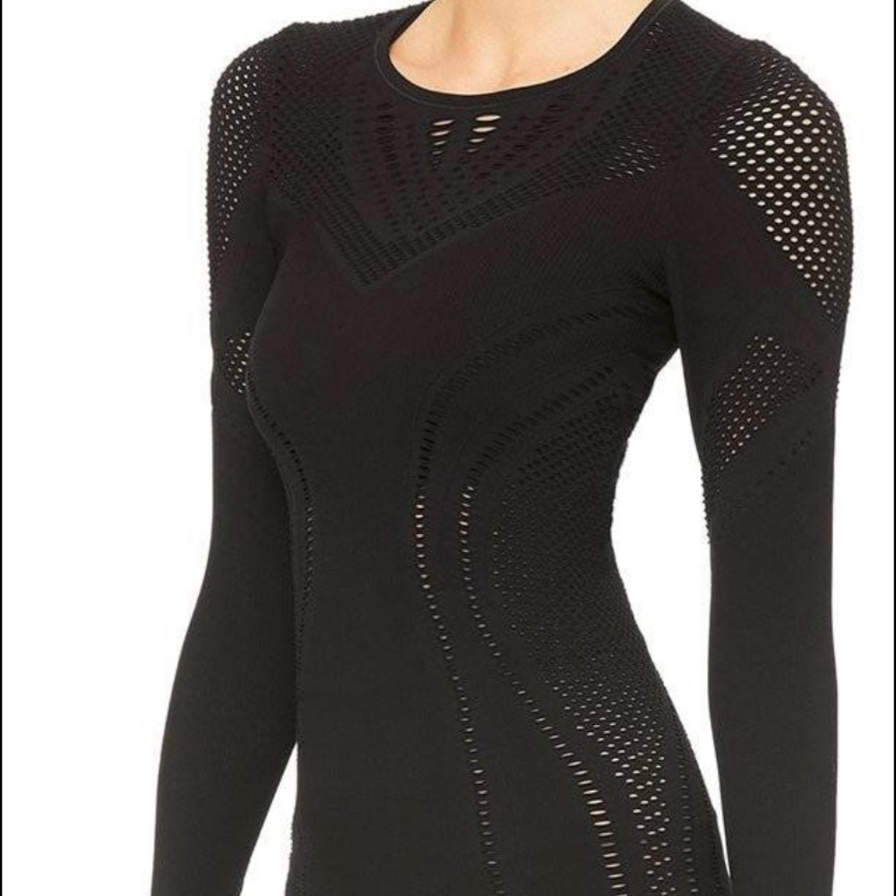 Black ALO BRAND NEW/M mesh ripped top Amazing for yogis/athletes! Long sleeve